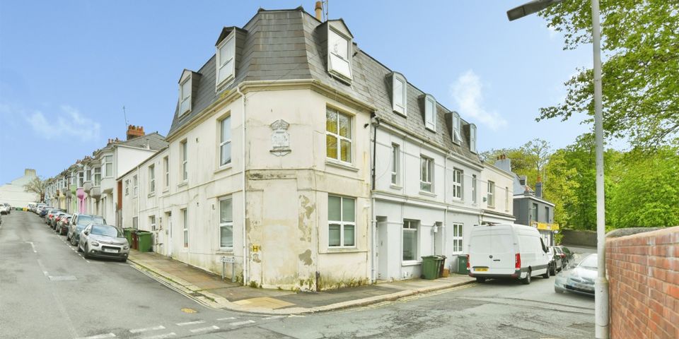 Flat 2, 32 Regent Street, Plymouth, Devon, PL4 8BB
