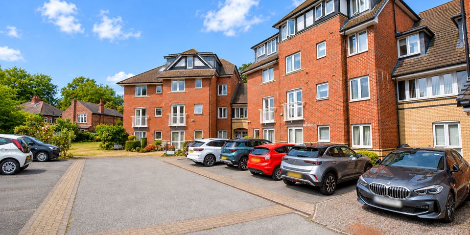 St Clement Court, Manor Avenue, M41