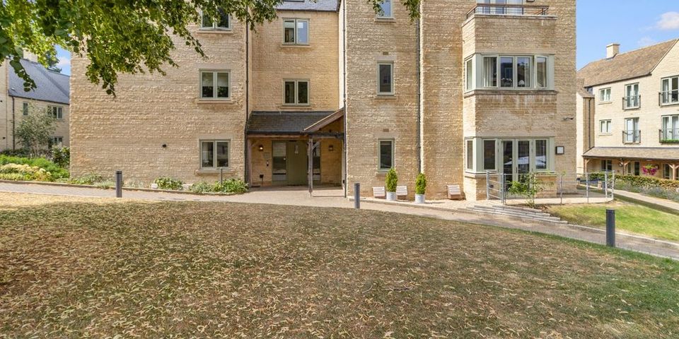 Apartment 6, Elm Grange, Lime Crescent, Siddington Park, Siddington, Cirencester, GL7