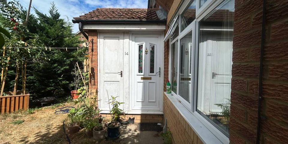Master Close, Woodley, RG5