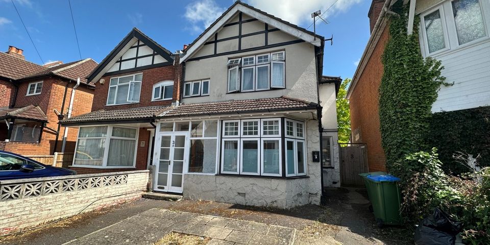 3 Lumsden Avenue, Shirley, Southampton, SO15 5EJ