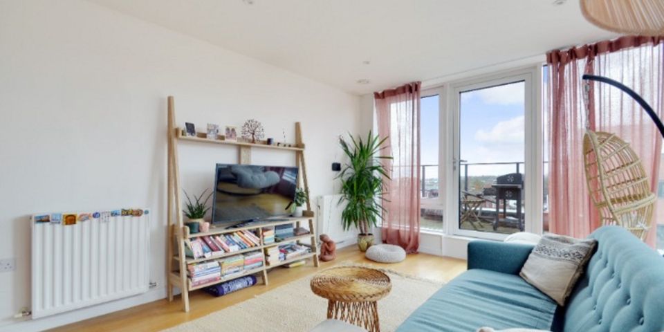 High Road, London, N12