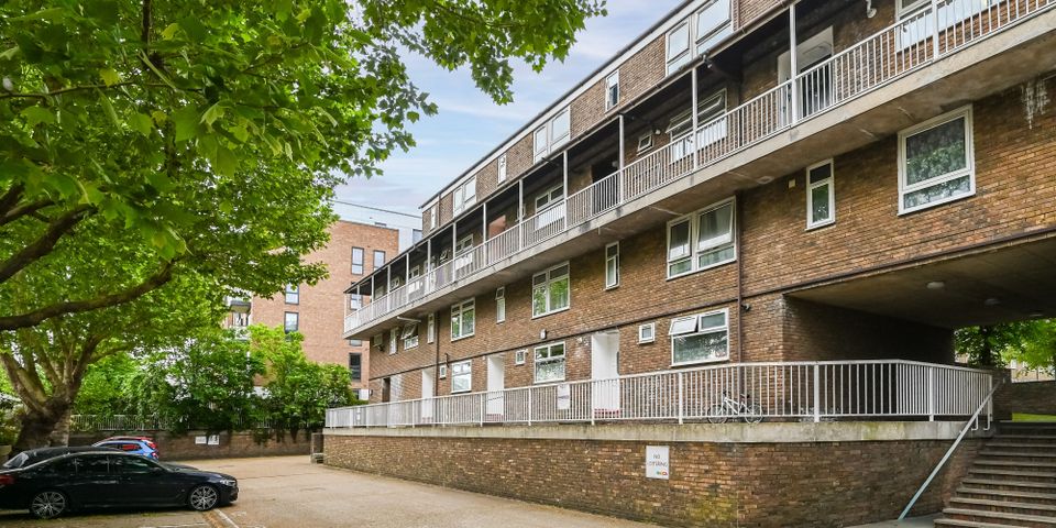 Hind Grove, London, E14